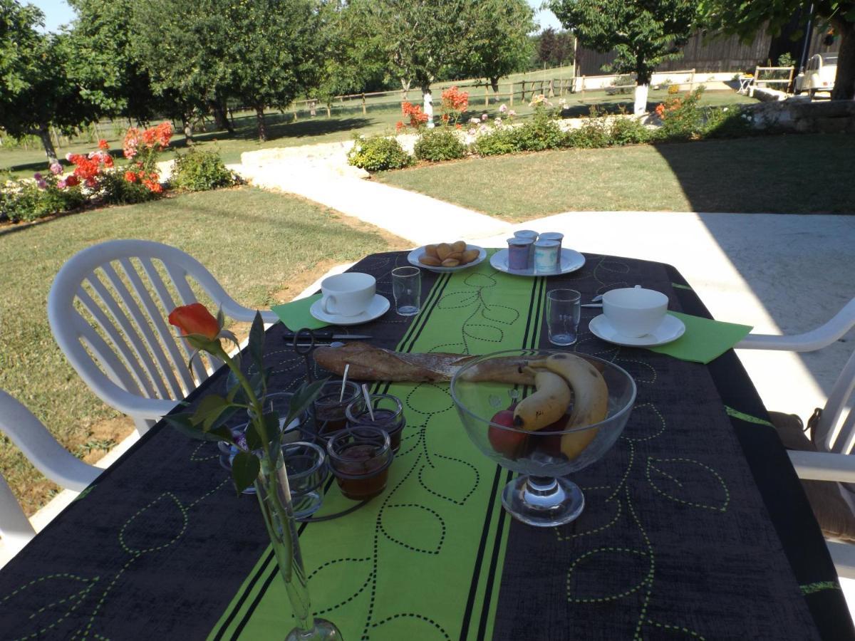 Bed & Breakfast Au Calme Lalinde Экстерьер фото